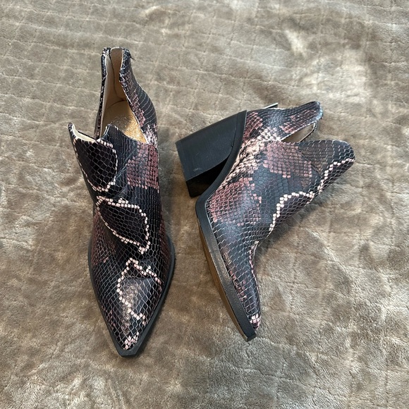 Vince Camuto Gigietta Booties - Picture 1 of 4